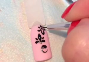 Вензеля на ногтях — как сделать дизайн пошагово